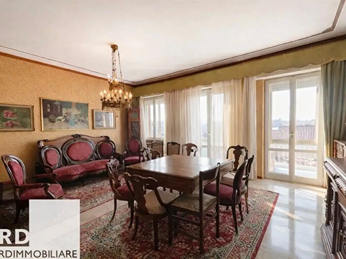 Appartamento quadrilocale in vendita in Via Mori, Mantova