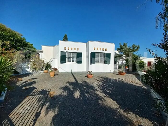 Casa trilocale in vendita in Via Cosimo De Giorgi, Alliste