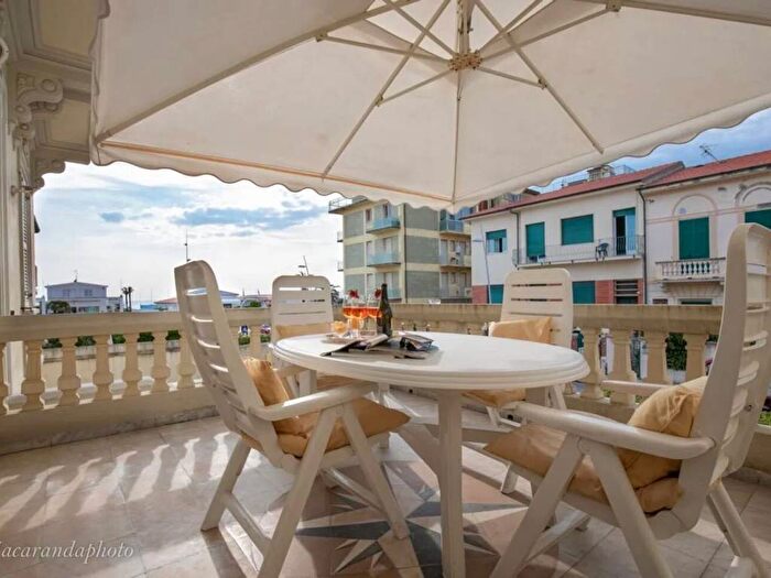 Appartamento quadrilocale in affitto in Via Vittorio Veneto, Lido di Camaiore, Camaiore