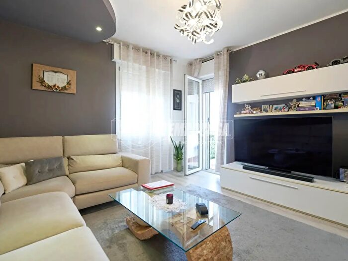 Appartamento trilocale in vendita in Via Valtoce, Cremona