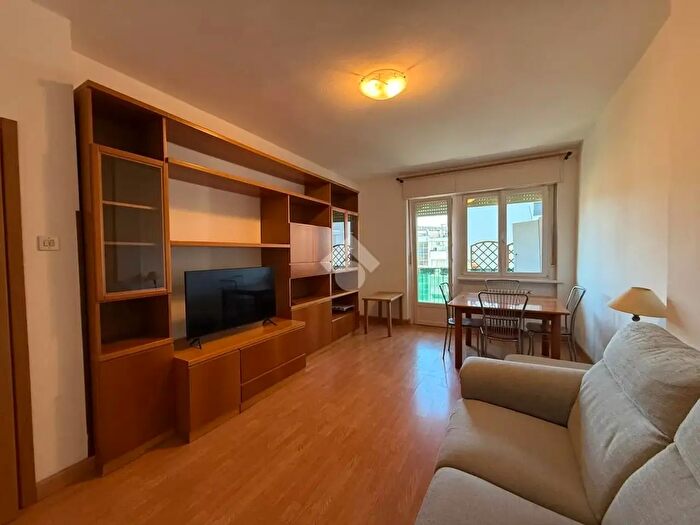Appartamento trilocale in affitto in Via Palermo, Trento