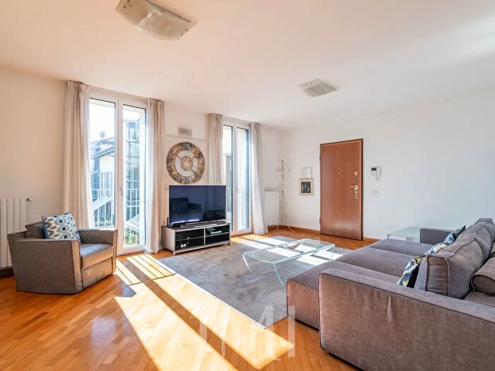 Appartamento quadrilocale in vendita in Via Giuseppe De Finetti, Milano