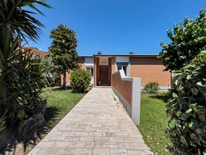 Casa con 6 locali in vendita in Via Cristoforo Colombo, Potenza Picena