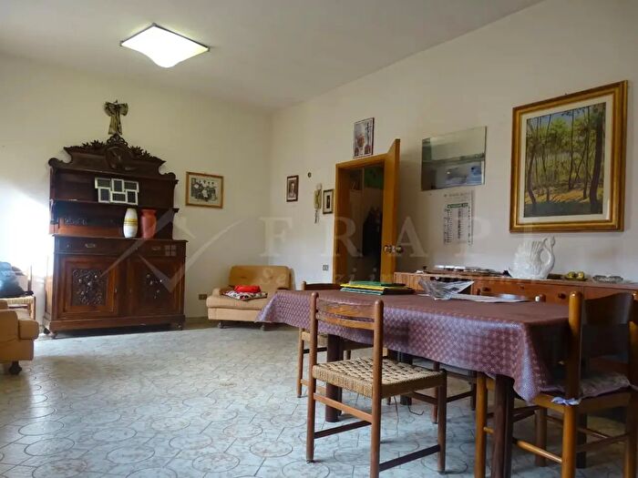 Appartamento con 7 locali in vendita in Agliana