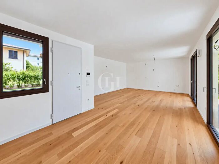 Appartamento trilocale in vendita in Desenzano Del Garda
