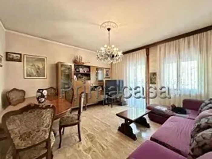 Appartamento con 5 locali in vendita in Viale Don Sturzo, Venezia
