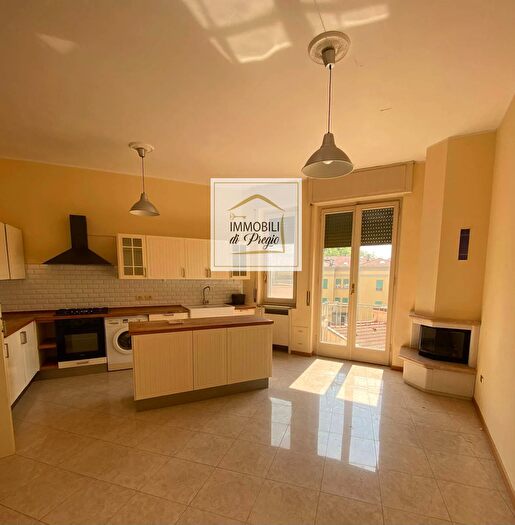 Appartamento con 5 locali in vendita in Viale Paolo Toschi, Parma