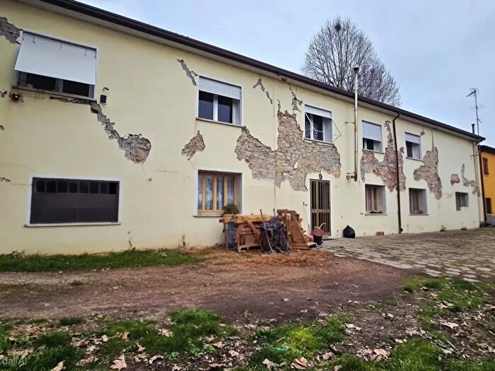 Casa con 7 locali in vendita in Via Giarre, Lozzo Atestino