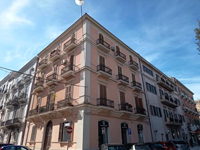 Appartamento con 6 locali in vendita in Via De Cesare, Taranto