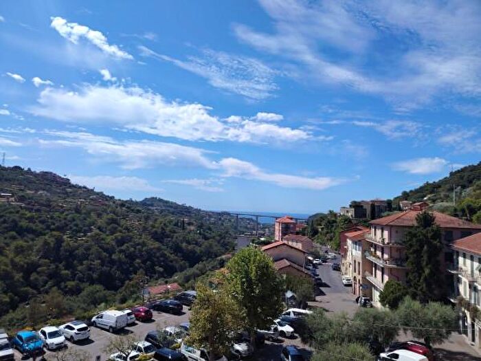 Appartamento trilocale in vendita in Viale Europa, Vallebona