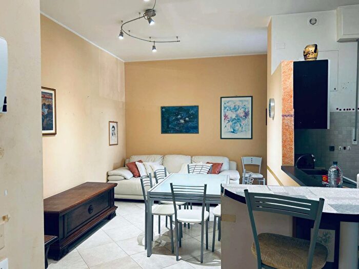 Appartamento trilocale in vendita in Piazza Lazzarini, Pesaro