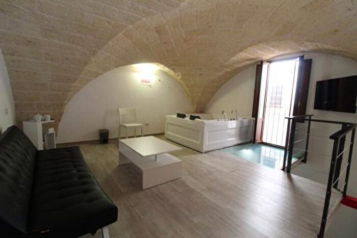 Appartamento quadrilocale in vendita in Via Corrado Mastropaolo, Grottaglie