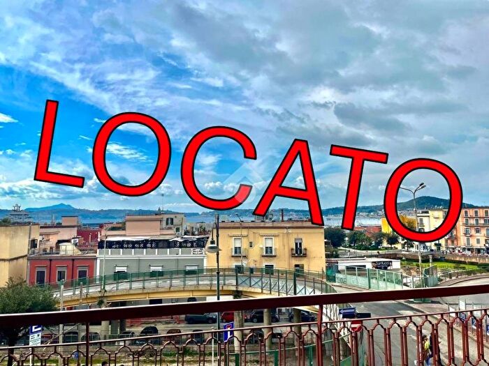 Appartamento con 6 locali in affitto in Via S Rocco, Anfiteatro, Pozzuoli