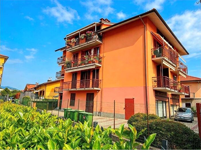Appartamento trilocale in affitto in Via Giugno, Centro, Arona