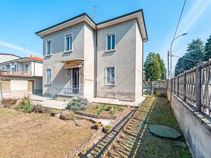 Casa quadrilocale in vendita in Via Fratelli Bandiera, Rescaldina