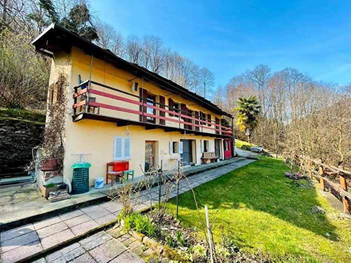 Casa con 8 locali in vendita in Via Inverso Ca' Bianca, Torre Pellice