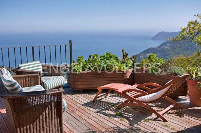 Casa con 6 locali in vendita in Alassio