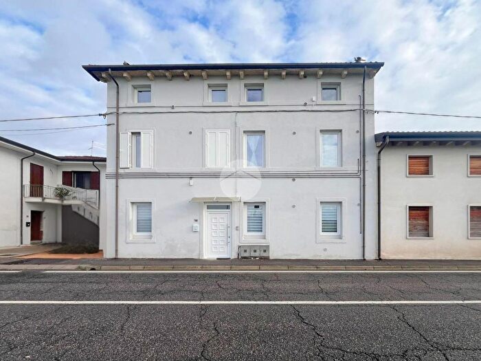 Appartamento bilocale in vendita in Via degli Alpini, Zevio