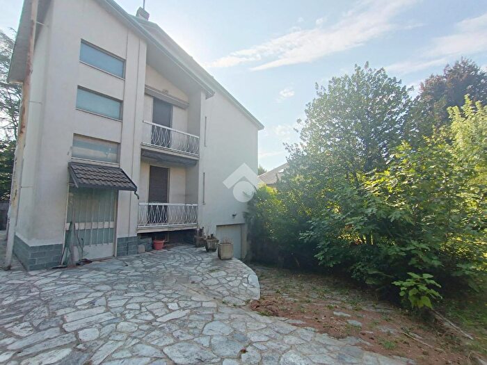 Casa con 6 locali in vendita in Viale Trento, Barlassina