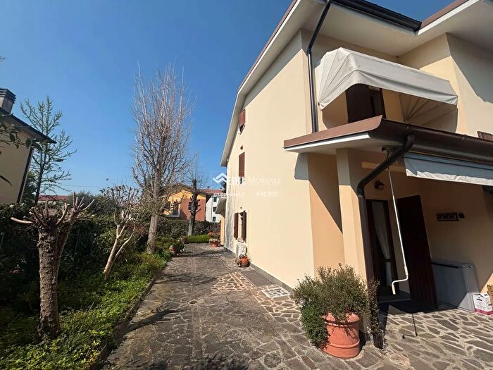 Casa con 11 locali in vendita in Formigine