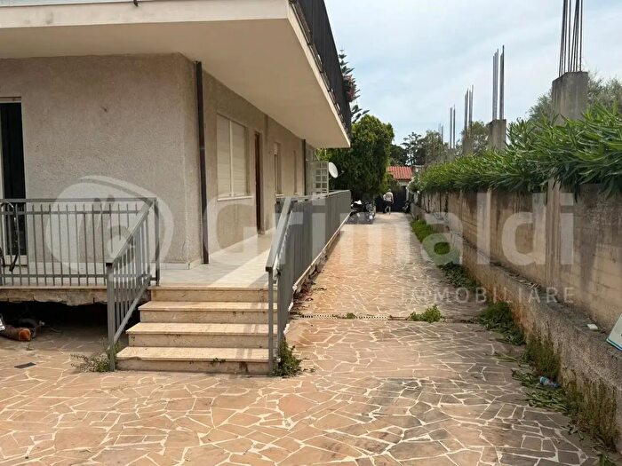 Casa con 5 locali in vendita in Via Miseno, Palermo
