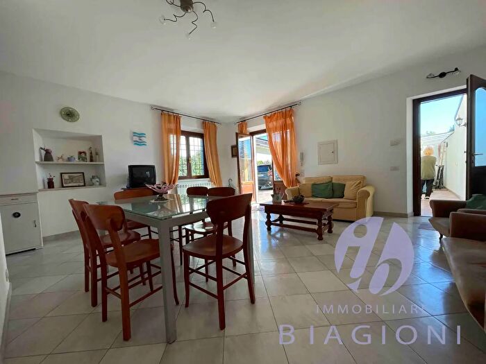 Casa con 7 locali in vendita in Pietrasanta