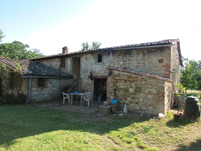 Casa con 10 locali in vendita in Todi