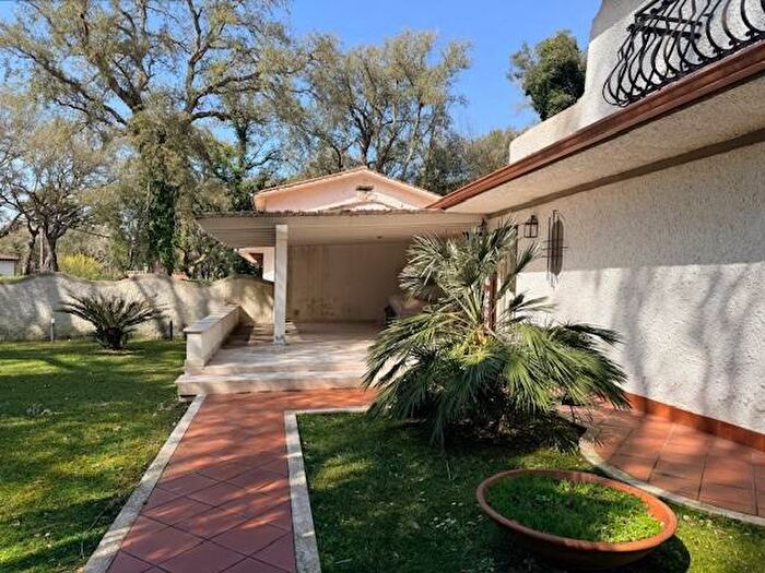 Casa con 6 locali in affitto in Selva Piana Baia Dargento, Sabaudia