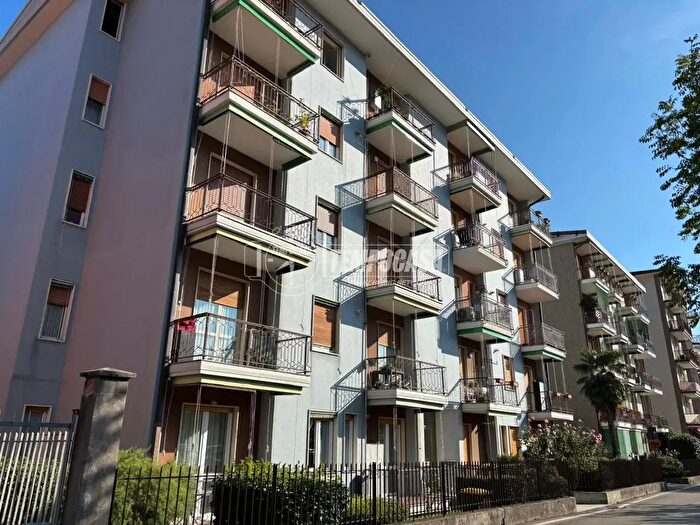 Appartamento trilocale in vendita in Via Crocetta, Verbania