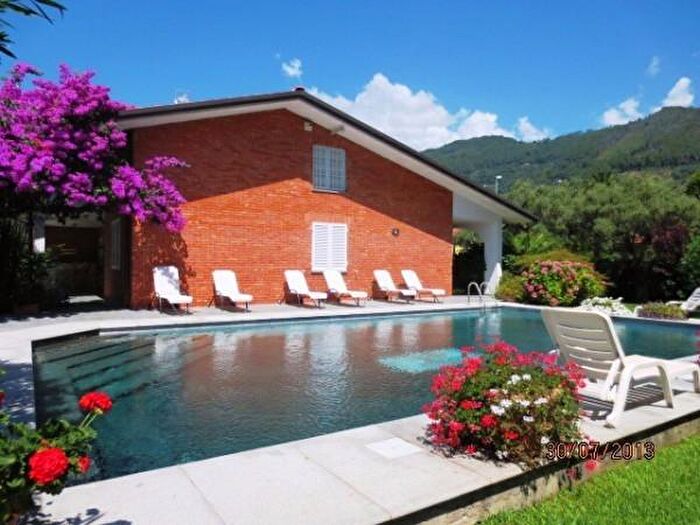 Casa con 6 locali in vendita in Via a Gramsci, Seravezza