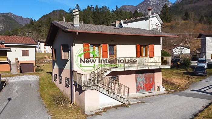 Casa con 10 locali in vendita in Via Galantz Vito dAsio, Vito DAsio