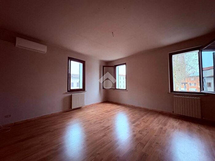 Appartamento trilocale in affitto in VIA EUROPA, Suzzara