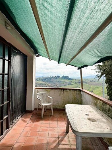 Casa con 10 locali in vendita in Terricciola