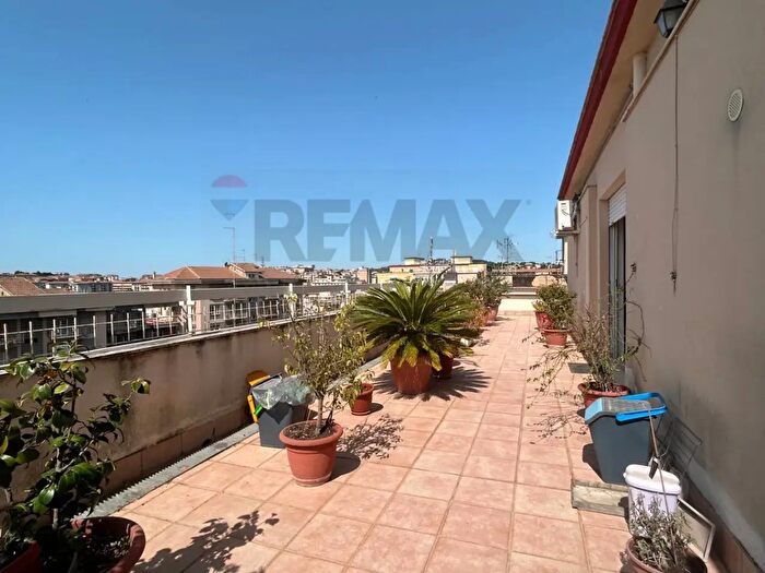 Appartamento con 7 locali in vendita in Viale Trieste, Caltanissetta