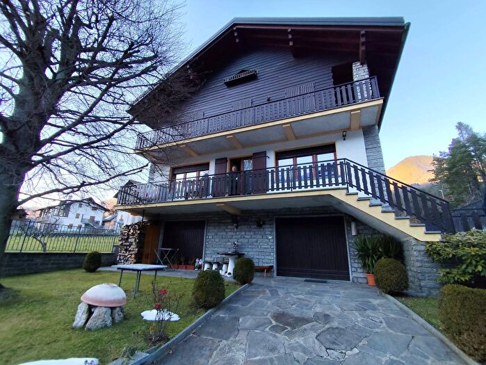 Casa con 12 locali in vendita in Druogno, Druogno