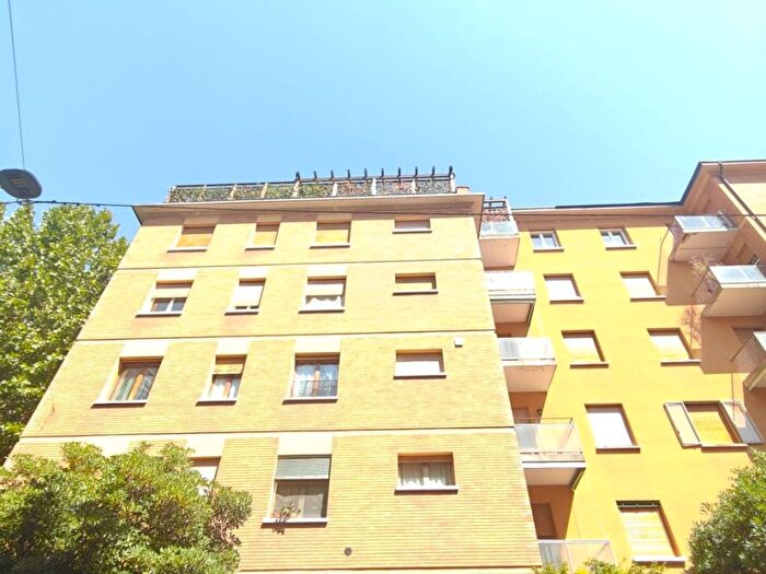 Appartamento trilocale in affitto in Via dell'Isonzo, Costa, Bologna
