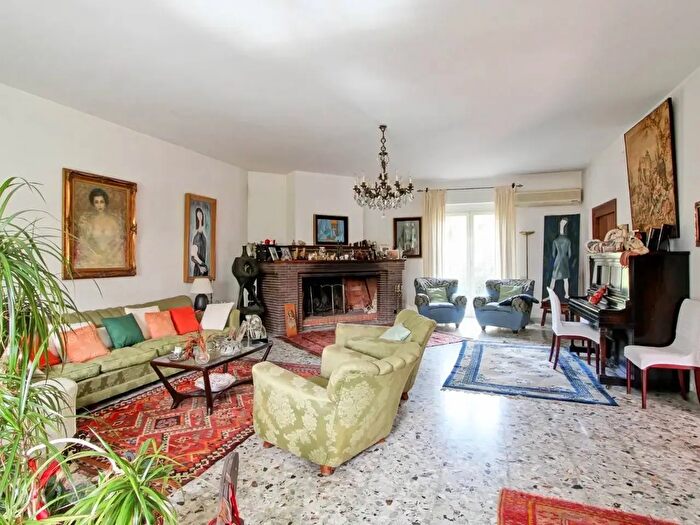 Casa con 8 locali in vendita in Via Luigi Caravani, Roma