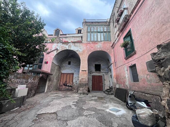 Appartamento con 5 locali in affitto in Via Canale, Centro, Vico Equense