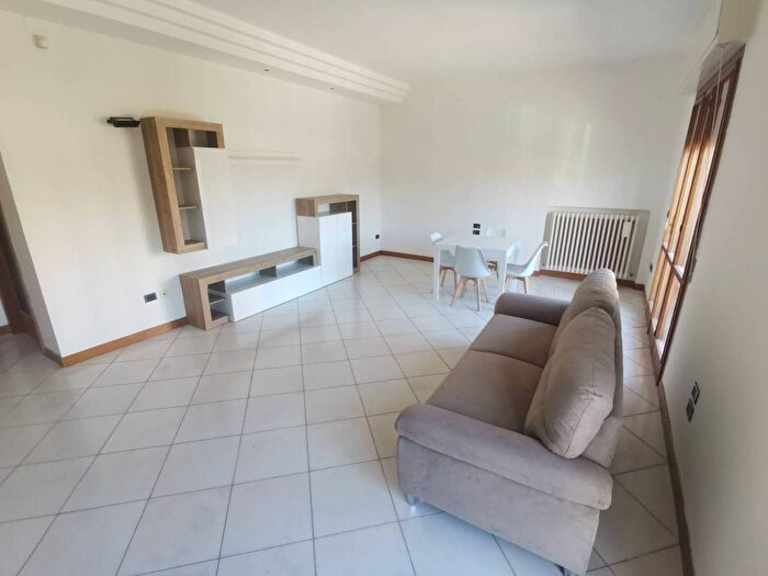 Casa con 6 locali in affitto in Via Luisa Sanfelice, Pantano, Pesaro