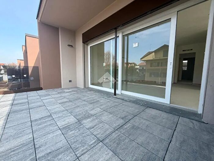 Appartamento quadrilocale in vendita in Via ai Caduti di Nassirya, Rovellasca