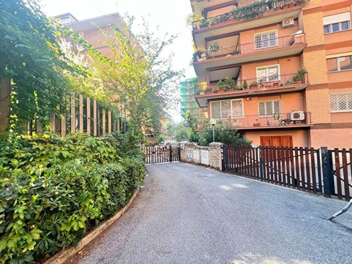 Appartamento monolocale in affitto in Via Francesco de Vico, Tintoretto, Roma
