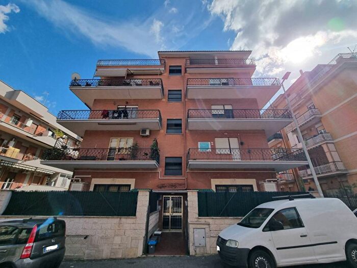 Casa quadrilocale in affitto in Via Motta Visconti, Ottavia, Roma