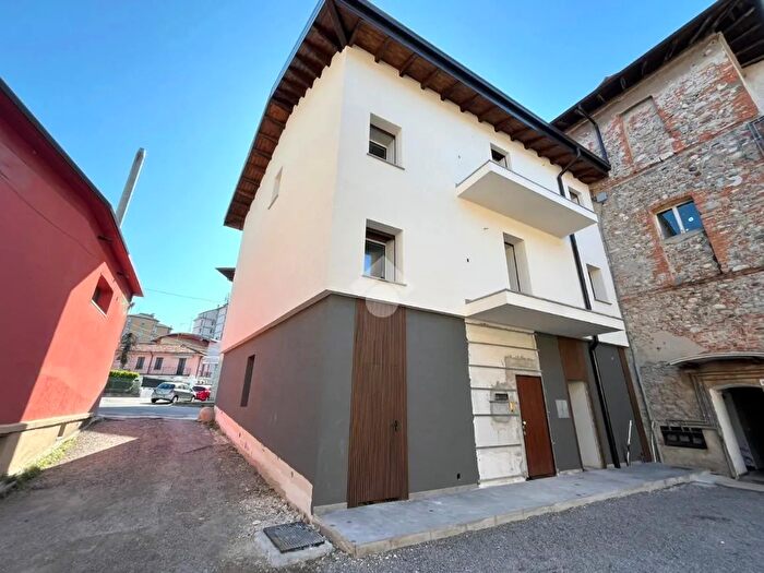 Appartamento trilocale in vendita in Via Cavour, Ponte San Pietro