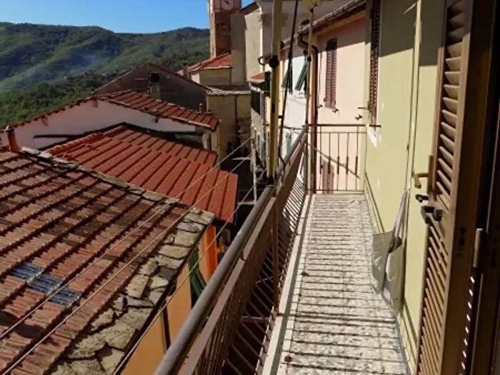 Casa con 6 locali in vendita in Via Principale, Aurigo