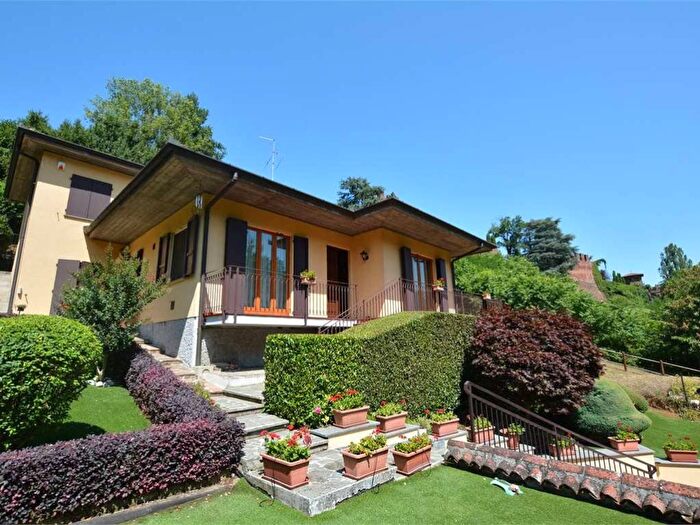 Casa quadrilocale in vendita in Via Collada, Centro, San Colombano al Lambro