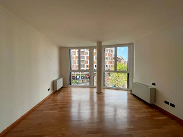 Appartamento trilocale in affitto in Largo La Foppa, Milano