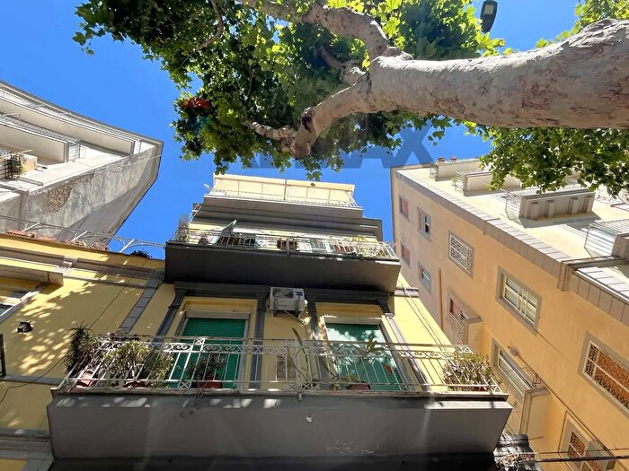 Appartamento con 5 locali in affitto in Via Raffaele Morghen c, Napoli