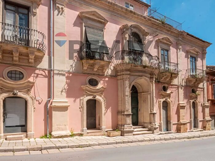 Casa con 15 locali in vendita in Via Ecce Homo, Ragusa