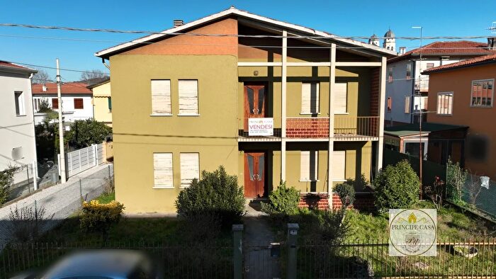 Casa quadrilocale in vendita in Via Bassano del Grappa, Este