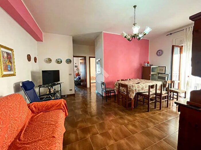 Appartamento trilocale in vendita in Via Ssd, Falerna